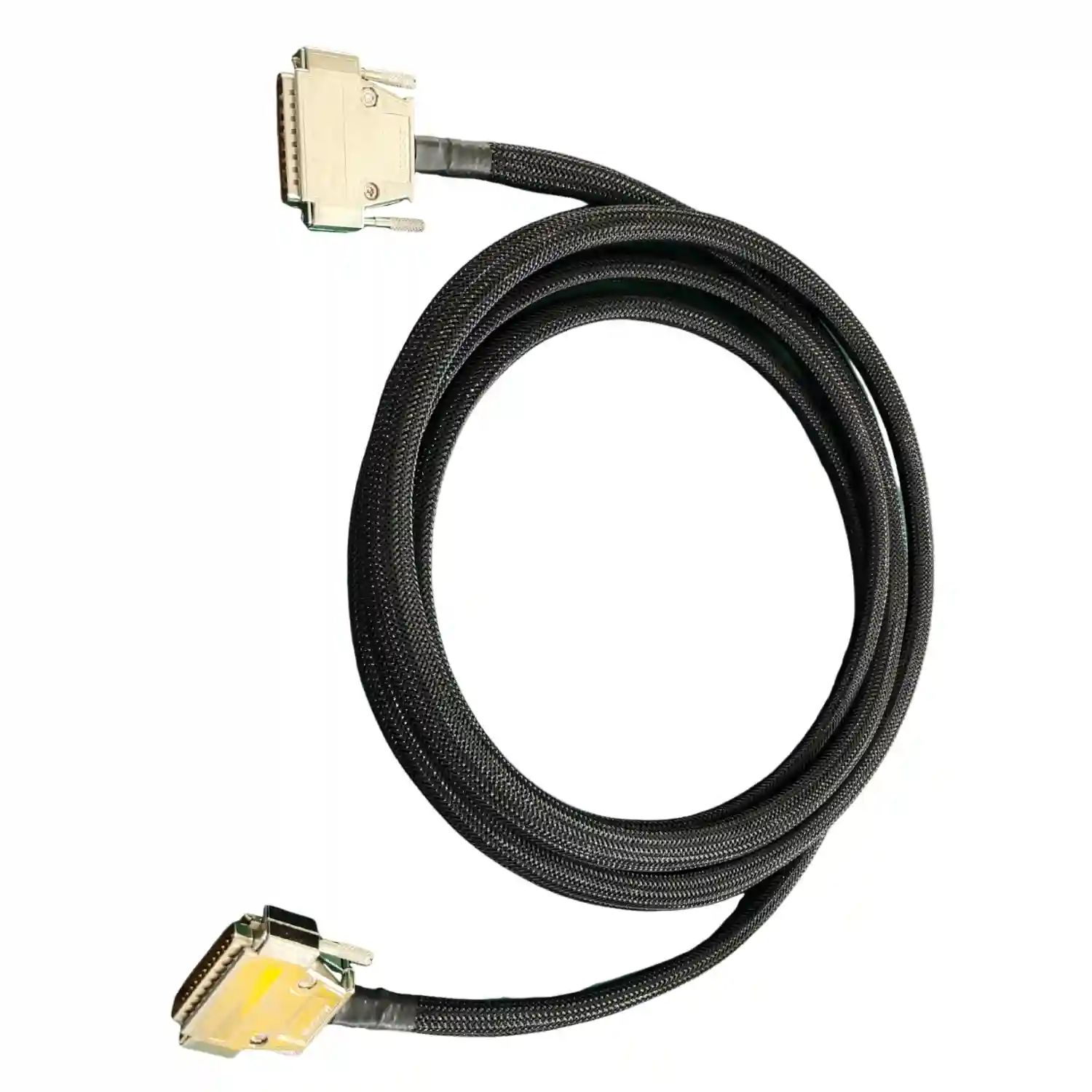 Assemblage de câbles industriels étanches avec sorties surmoulées et connecteurs scellés